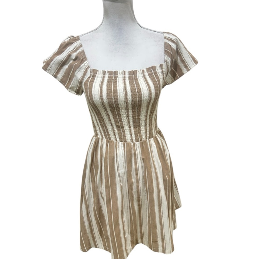 Lost + Wander Beige/White Striped Square Neck smocked Mini Dress size medium